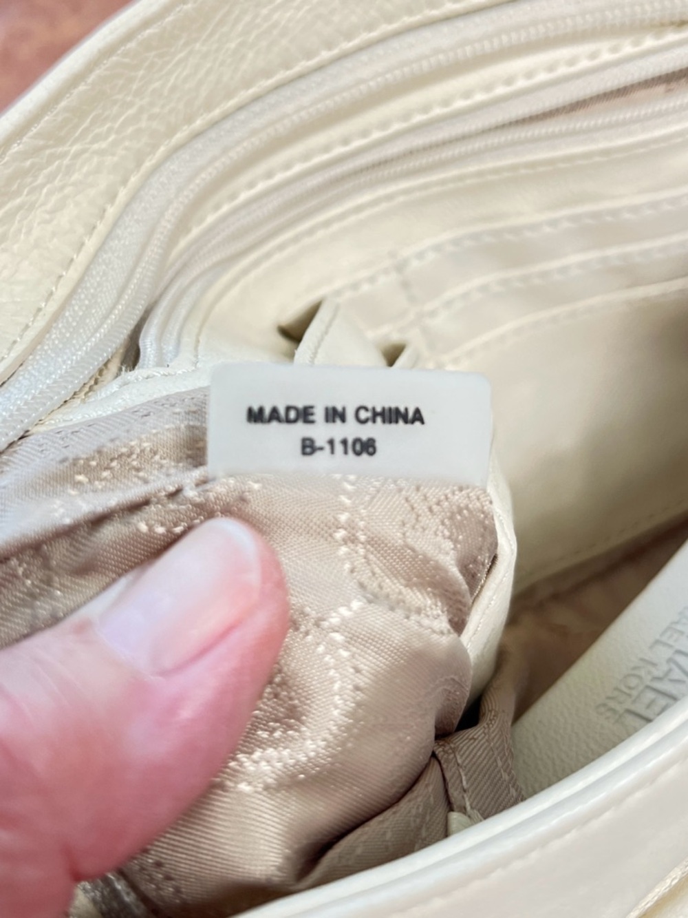 MICHAEL Michael Kors, EUC, Cream Ruched Leather Crossbody, tags inside - Picture 13 of 14